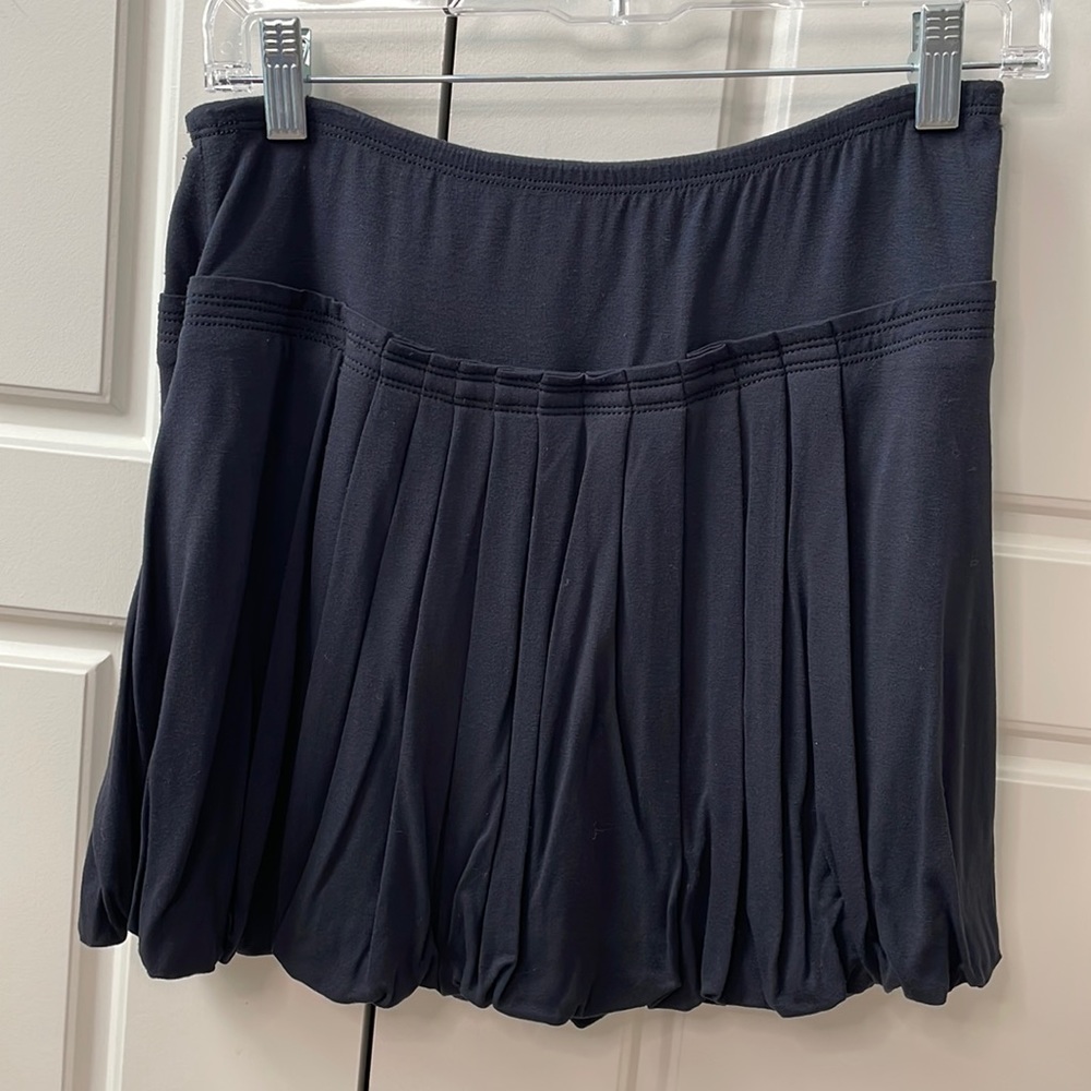 BCBG navy pleated skirt bubble hem small